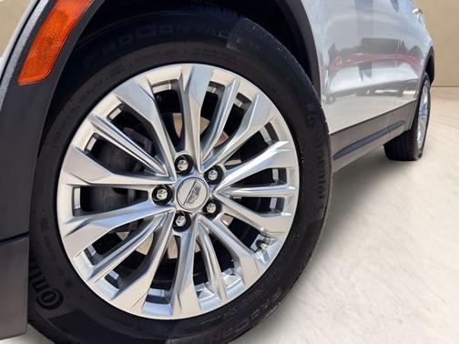 Crystal White Tricoat 2024 Cadillac XT4 FWD Luxury