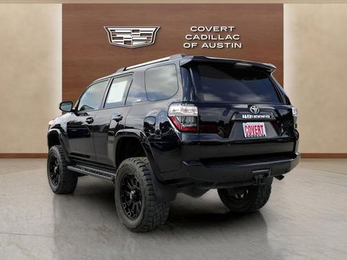 Midnight Black Metallic 2019 Toyota 4Runner SR5