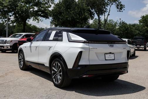 Crystal White Tricoat 2025 Cadillac LYRIQ Sport