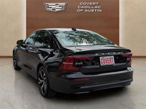 2024 Volvo S60 Plus Dark Theme