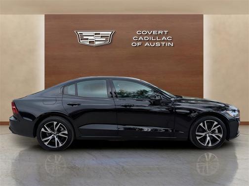 2024 Volvo S60 Plus Dark Theme