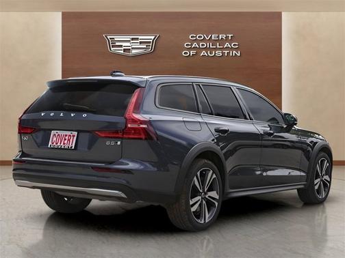 2023 Volvo V60 Cross Country Plus