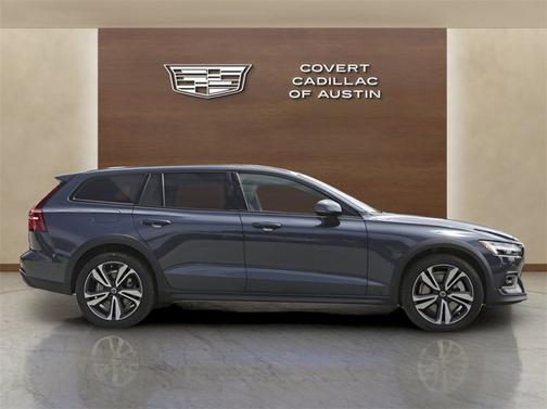 2023 Volvo V60 Cross Country Plus