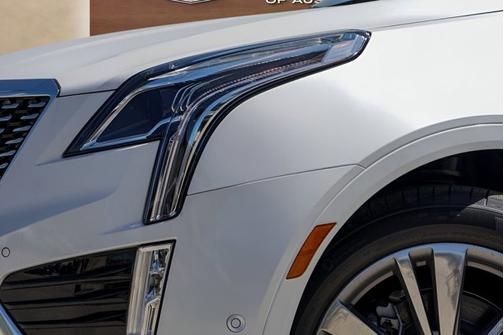 Crystal White Tricoat 2026 Cadillac XT5 FWD Premium Luxury