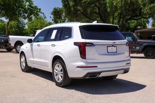 Crystal White Tricoat 2025 Cadillac XT6 FWD Luxury