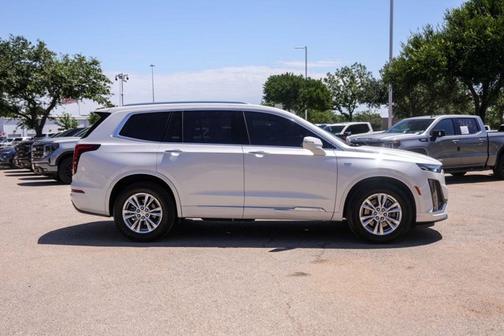 Crystal White Tricoat 2025 Cadillac XT6 FWD Luxury