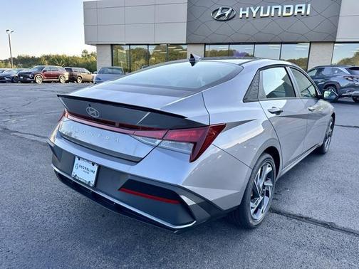 2025 Hyundai ELANTRA Sport