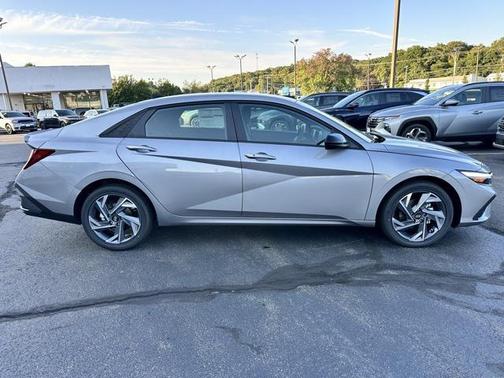 2025 Hyundai ELANTRA Sport