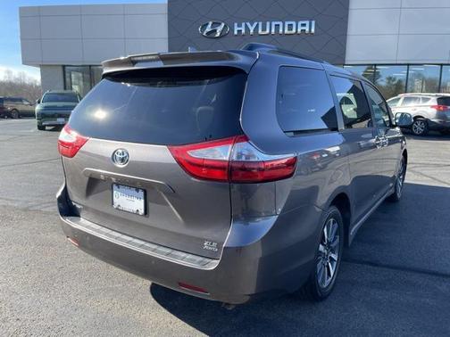 2019 Toyota Sienna XLE Premium