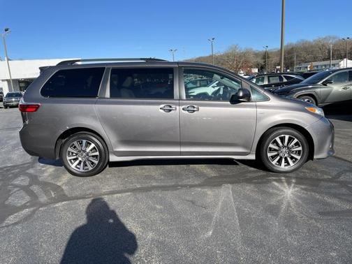 2019 Toyota Sienna XLE Premium