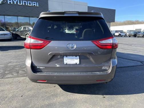 2019 Toyota Sienna XLE Premium