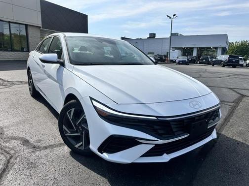 2025 Hyundai ELANTRA SEL