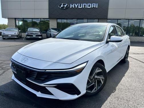 2025 Hyundai ELANTRA SEL
