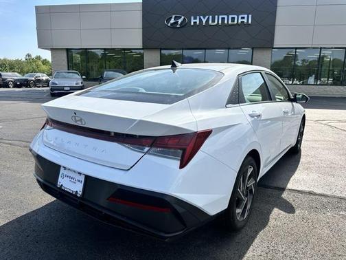 2025 Hyundai ELANTRA SEL