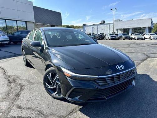 2025 Hyundai ELANTRA Sport