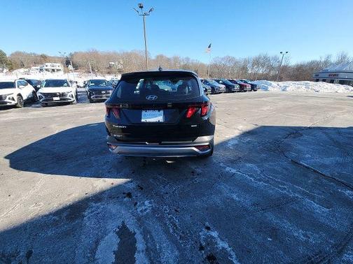 2026 Hyundai TUCSON SE