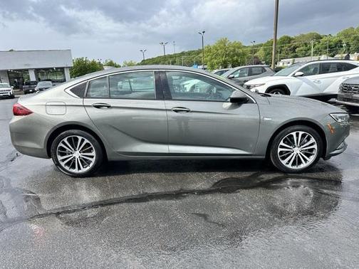 2018 Buick Regal Sportback Essence