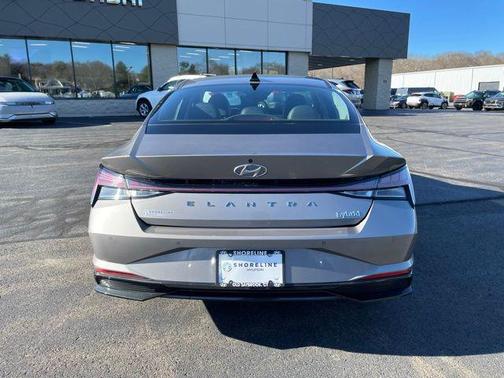 2022 Hyundai ELANTRA HEV Limited