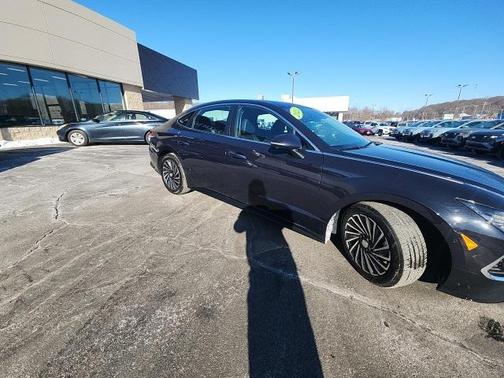 2023 Hyundai SONATA Hybrid Limited