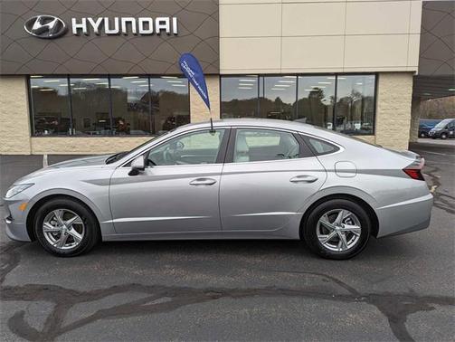 2023 Hyundai SONATA SE