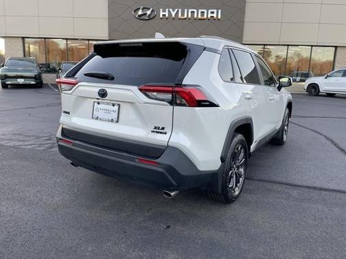 2022 Toyota RAV4 Hybrid XLE Premium