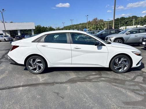 2025 Hyundai ELANTRA Sport