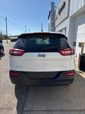 2016 Jeep Cherokee Sport