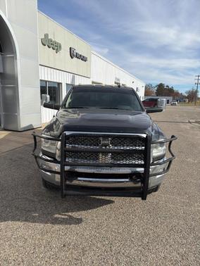 2017 RAM 3500 Laramie Crew Cab 4x4 8' Box