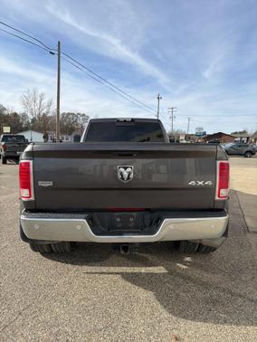 2017 RAM 3500 Laramie Crew Cab 4x4 8' Box