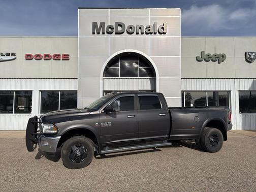 2017 RAM 3500 Laramie Crew Cab 4x4 8' Box