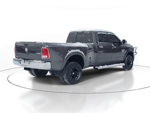 2017 RAM 3500 Laramie Crew Cab 4x4 8' Box