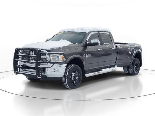 2017 RAM 3500 Laramie Crew Cab 4x4 8' Box