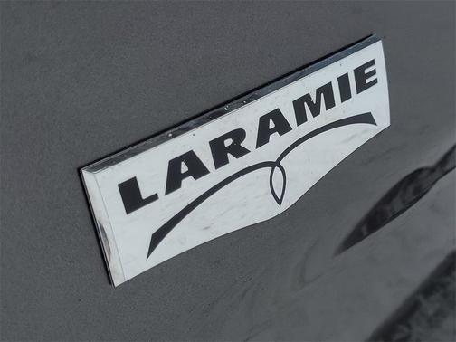 2017 RAM 3500 Laramie Crew Cab 4x4 8' Box