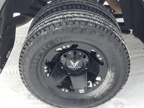 2017 RAM 3500 Laramie Crew Cab 4x4 8' Box