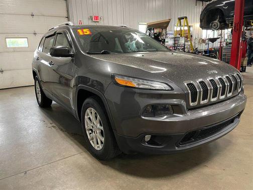 Granite Crystal Metallic Clearcoat 2015 Jeep Cherokee Latitude