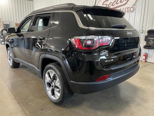 Diamond Black Crystal Pearlcoat 2018 Jeep Compass Limited
