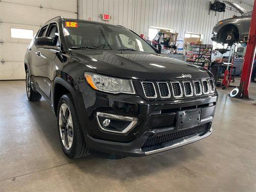 Diamond Black Crystal Pearlcoat 2018 Jeep Compass Limited