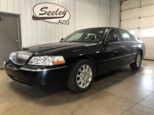 2011 Lincoln Town Car Signature