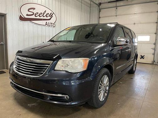 2014 Chrysler Town & Country Touring-L