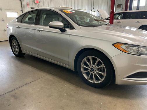 Ingot Silver 2017 Ford Fusion SE