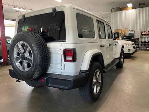 Bright White Clear Coat 2019 Jeep Wrangler Unlimited Sahara