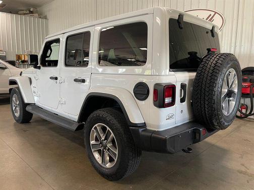 Bright White Clear Coat 2019 Jeep Wrangler Unlimited Sahara