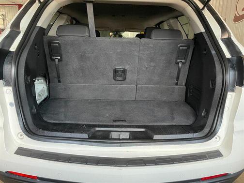 White 2014 Chevrolet Traverse 1LT