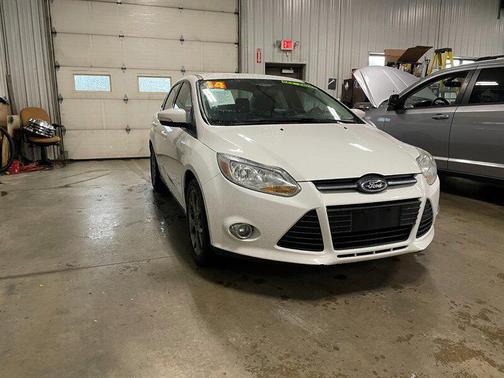 Oxford White 2014 Ford Focus SE