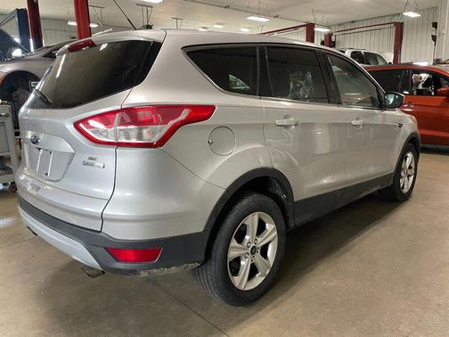 Ingot Silver Metallic 2014 Ford Escape SE