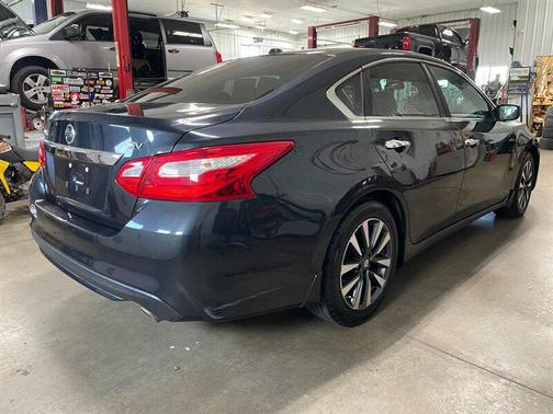 Super Black 2016 Nissan Altima 2.5 SV