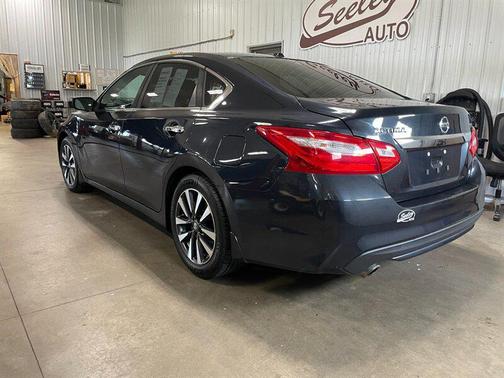 Super Black 2016 Nissan Altima 2.5 SV