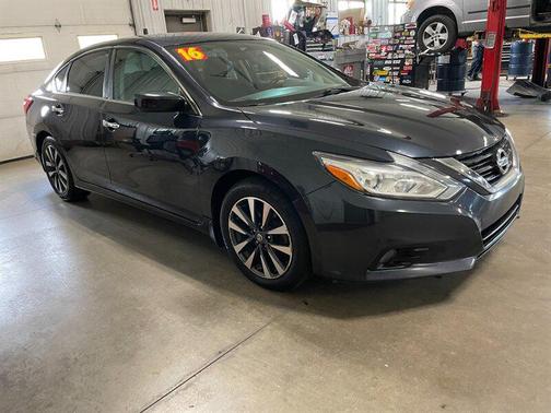 Super Black 2016 Nissan Altima 2.5 SV