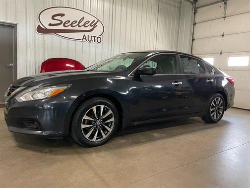 Super Black 2016 Nissan Altima 2.5 SV