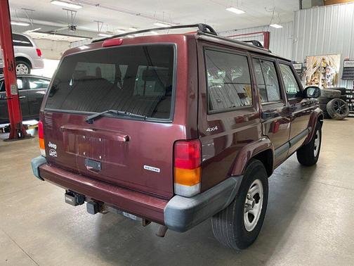 RED 2000 Jeep Cherokee Sport 4WD